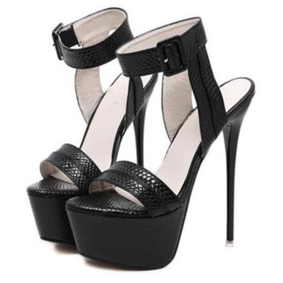 ⭐️ 1 LEFT ⭐️ Black Stiletto Heel - Picture 2 of 6